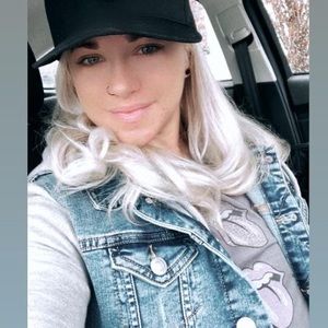 Meet your Posher, Cassandra